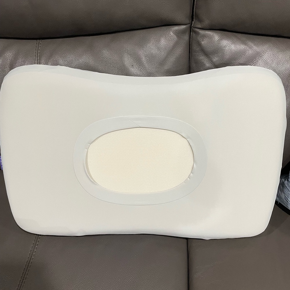 EUC White Deep Sleep Pillow - Picture 4 of 5